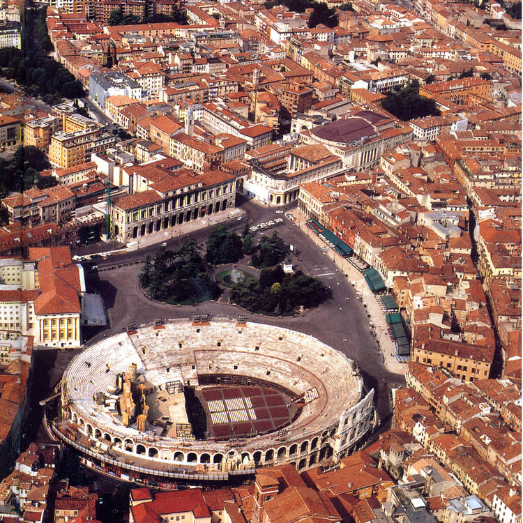 Verona: Architecture of the Striped City - Lions in the Piazza