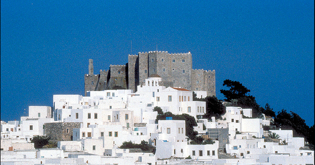 Centre historique (Chorá) avec le monastère de Saint Jean « le théologien »  et la grotte de l'Apocalypse sur l'île de Patmos - UNESCO World Heritage  Centre