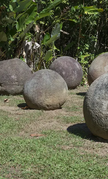 Établissements de chefferies précolombiennes avec des sphères mégalithiques du Diquís
