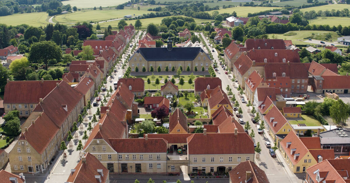 settlement houses