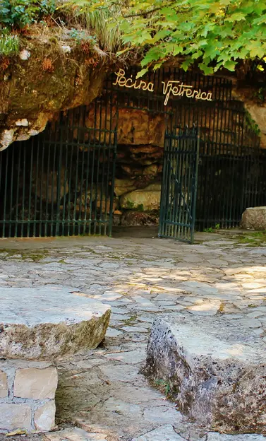 Grotte de Vjetrenica, Ravno