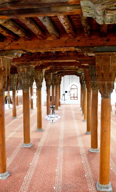 Mosquées hypostyles en bois de l’Anatolie médiévale